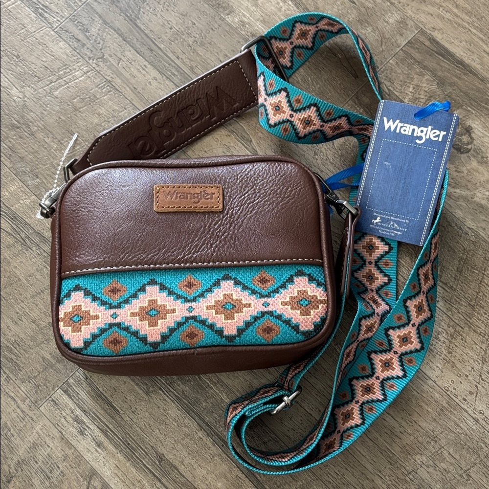 Wrangler Aztec Guitar print strap & accents, vegan leather,1 compartment,zip top - Picture 2 of 12